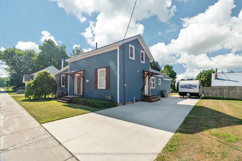 173 Victoria Ave E, Crediton, ON, N0M1M0 | Card Image