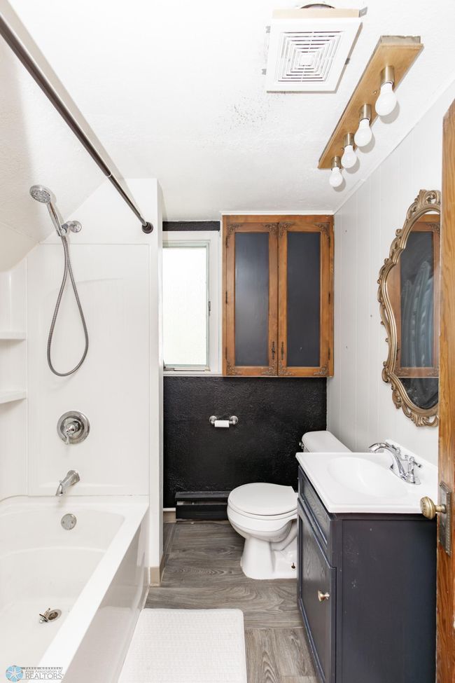 Bathroom 2 - Full | Image 43