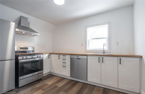 2-198 Sherman Ave N, Hamilton, ON, L8L6M9 | Card Image