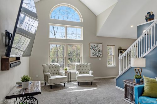 601 Village Ln, Milford, MI, 48381-5104 | Card Image