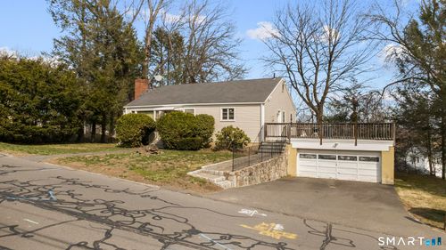 30 Parklawn Dr, Waterbury, CT, 06708-2320 | Card Image