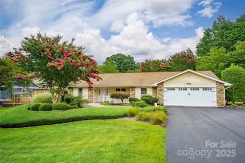 32 Stone House Rd, Hendersonville, NC, 28739-5837 | Card Image