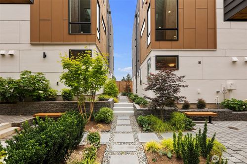 9229 16th Ave Sw, Seattle, WA, 98106 | Card Image