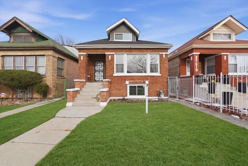 7517 S Carpenter St, Chicago, IL, 60620-2953 | Card Image
