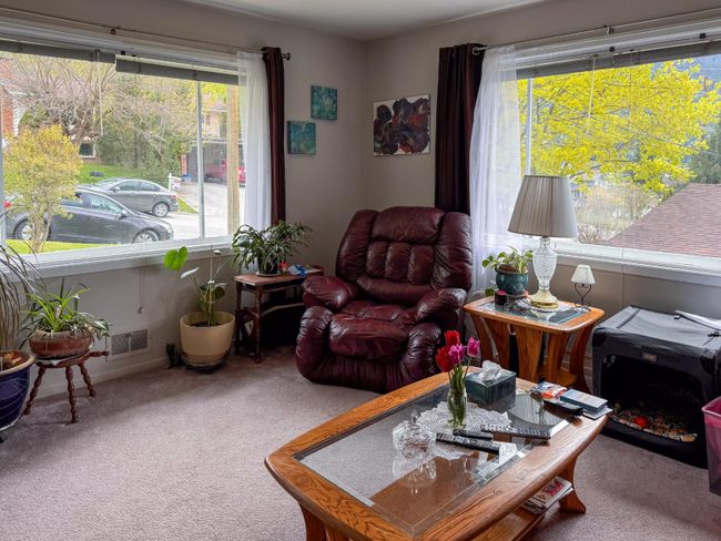 909 Innes St, House other with 3 bedrooms, 1 bathrooms and null parking in Nelson BC | Image 4