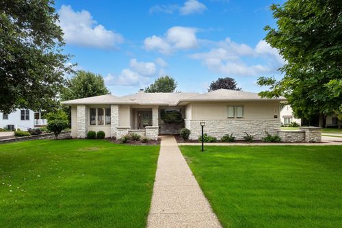 5349 Griffin Ln, Bettendorf, IA, 52722-1140 | Card Image