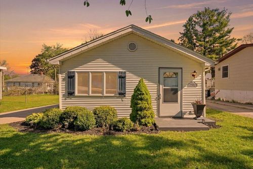 30024 Mound Dr, Burlington, WI, 53105-9137 | Card Image