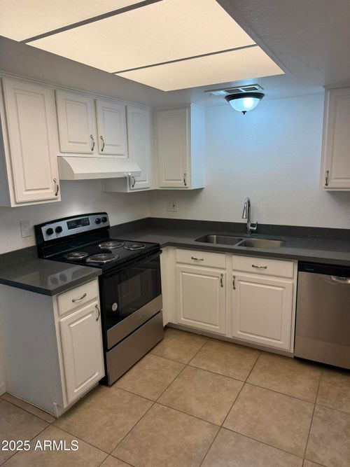 2-2028 W Lawrence Rd, Phoenix, AZ, 85015-1120 | Card Image