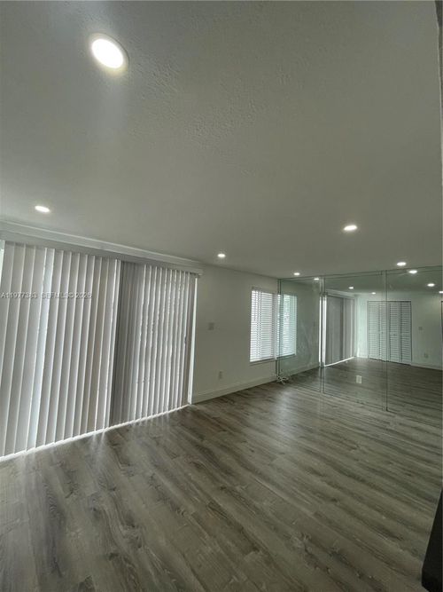 apt-104-3868 Ne 169th St, North Miami Beach, FL, 33160-3208 | Card Image