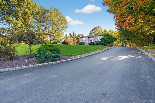 33 Santino Ct, Mahopac, NY, 10541-1052 | Card Image