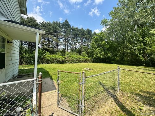 31956 Charlevoix Ct, Westland, MI, 48186-4709 | Card Image