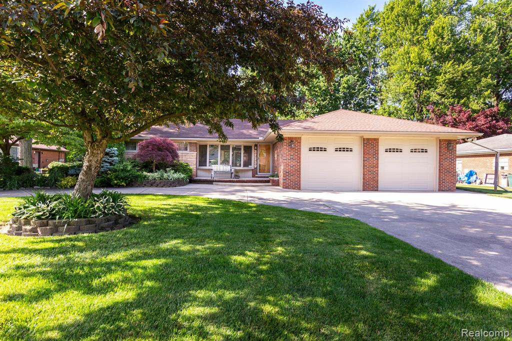 Ingleside St, Clinton Township, MI 48036