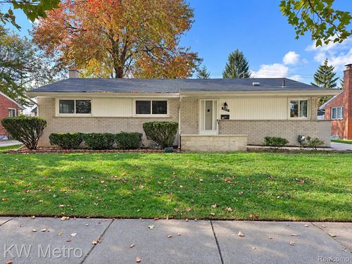 30113 Champine St, Saint Clair Shores, MI, 48082-1675 | Card Image