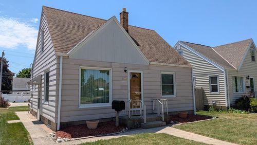 9435 W Lisbon Avenue, Milwaukee, WI, 53222 | Card Image