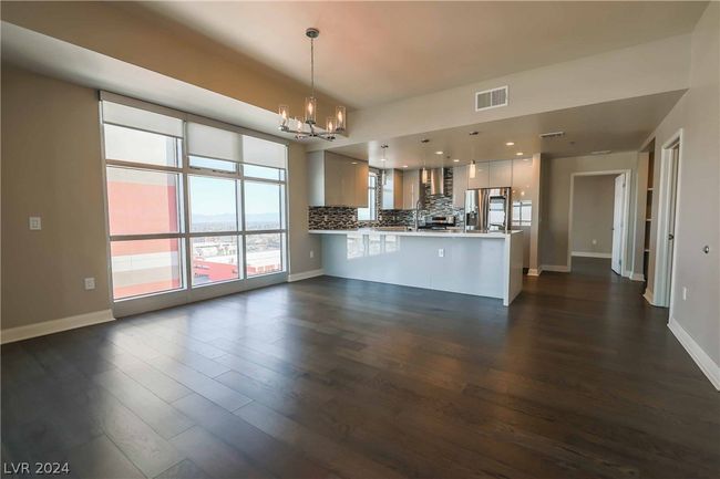 UNIT-1117 - 150 Las Vegas Blvd N, Condo with 3 bedrooms, 3 bathrooms and null parking in Las Vegas NV | Image 5