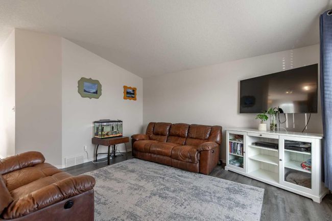 215 Heritage Court W, Home with 4 bedrooms, 2 bathrooms and 2 parking in Lethbridge AB | Image 8