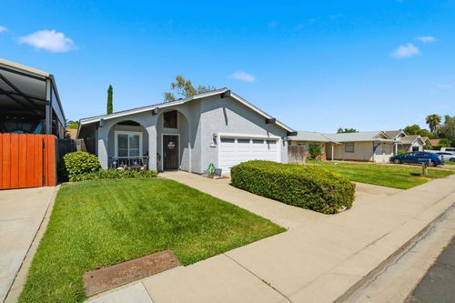 879 Carson Ave, Manteca, CA, 95337-6051 | Card Image