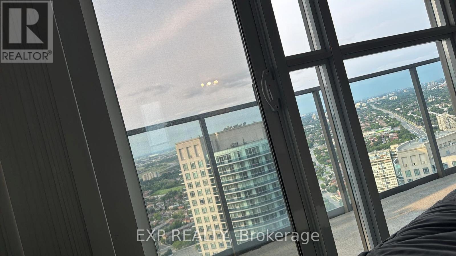 Residential Lease in Mississauga (City Centre) 2