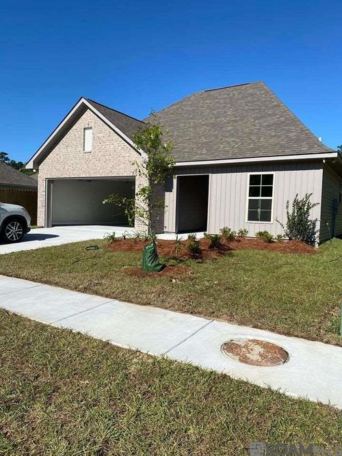 18065 Terraceside Dr, Prairieville, LA, 70769-6492 | Card Image