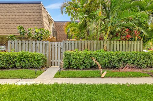 4c-2950 Sw 22nd Cir, Delray Beach, FL, 33445-7872 | Card Image