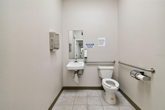 Bathroom 2 | Image 40