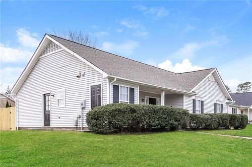 3612 Markham Rd, Greensboro, NC, 27405-3590 | Card Image