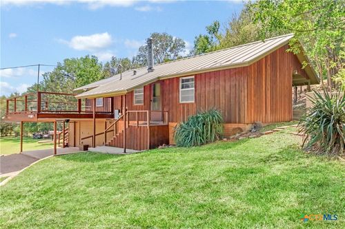 1300 Keller Ln, Seguin, TX, 78155-4011 | Card Image