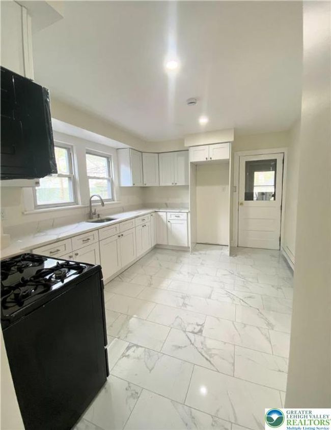 Kitchen | Image 9