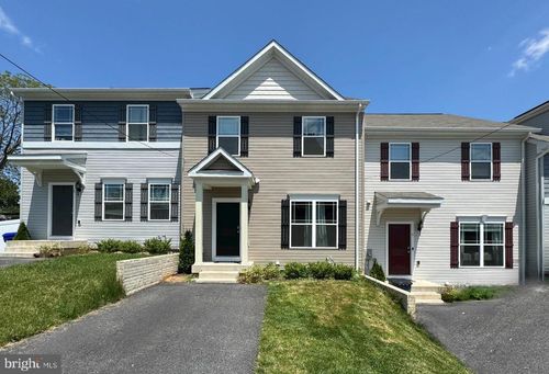 3 S George St, STEWARTSTOWN, PA, 17363-4802 | Card Image