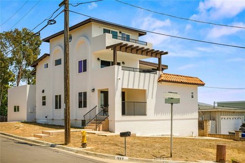 1669 Buena Vista Ave, Spring Valley, CA, 91977-4457 | Card Image