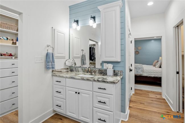 214 Timothy St, Home with 3 bedrooms, 3 bathrooms and null parking in Inez TX | Image 41