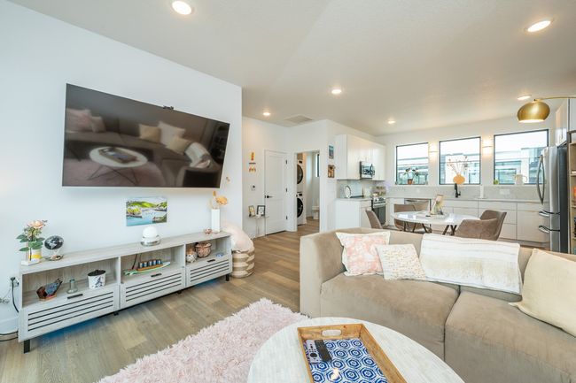1327 Keosauqua Way, Condo with 2 bedrooms, 3 bathrooms and null parking in Des Moines IA | Image 6
