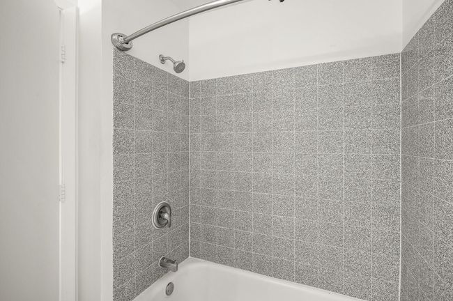 Tile Shower | Image 24