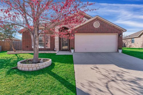 613 Creek Point Dr, Saginaw, TX, 76179-6354 | Card Image