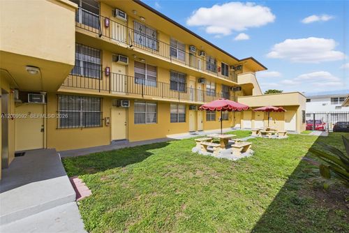 12a-465 E 28th St, Hialeah, FL, 33013-3669 | Card Image