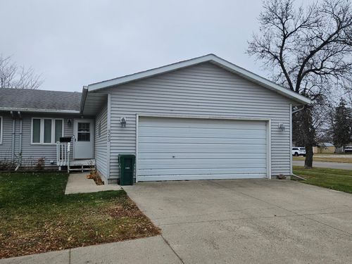 323 3rd Ave S, Wahpeton, ND, 58075-4731 | Card Image