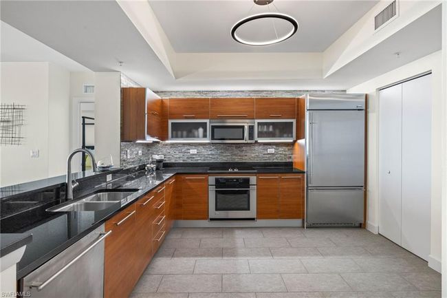APT-2907 - 3000 Oasis Grand Blvd, Condo with 3 bedrooms, 3 bathrooms and 1 parking in FORT MYERS FL | Image 8