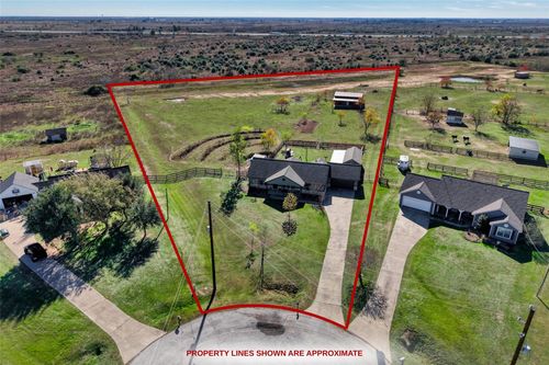 2159 Settlers Court Dr, Sealy, TX, 77474-2049 | Card Image