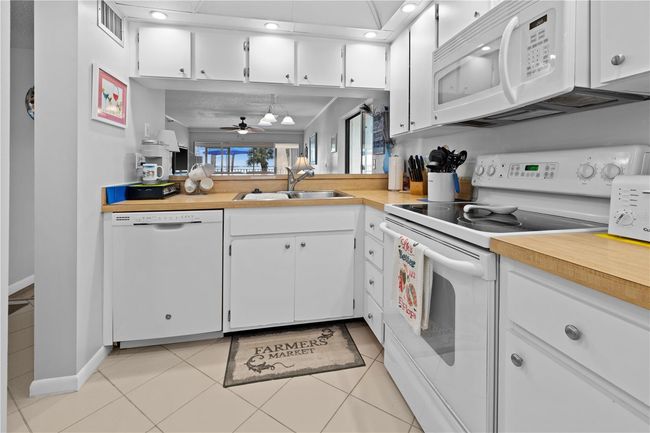 Kitchen through to living area. | Image 8