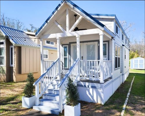 282 Park Ave, Staples, TX, 78670-2003 | Card Image