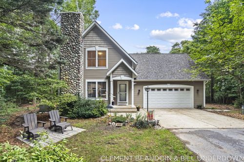 2339 Forest Trail Cir, Fennville, MI, 49408-9767 | Card Image
