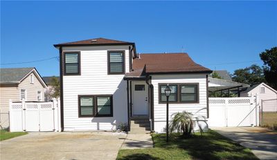 REALLY CUTE SPLIT LEVEL COTTAGE ON A 50 X 80 LOT | Image 1