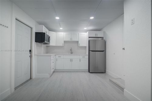 2-595 Nw 139th Ter, North Miami, FL, 33168-3935 | Card Image