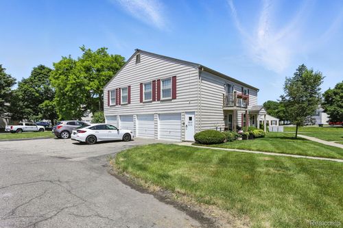 3043 Oakridge Ct, Lake Orion, MI, 48360-1732 | Card Image