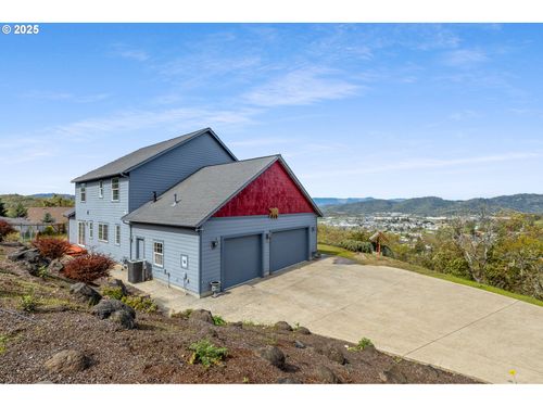 1548 Ne Rocky Ridge Dr, Roseburg, OR, 97470-5754 | Card Image