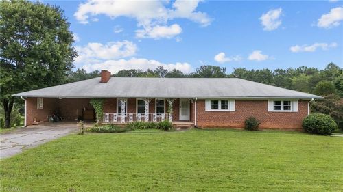 5305 Belews Creek Rd, Walkertown, NC, 27051-9768 | Card Image