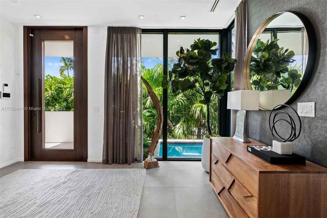 121 2 Nd Dilido Ter, House other with 5 bedrooms, 6 bathrooms and null parking in Miami Beach FL | Image 4