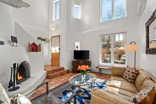 30-624 Galisteo St, Santa Fe, NM, 87505-8882 | Card Image