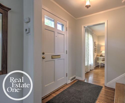 212 Moross Rd, Grosse Pointe Farms, MI, 48236-2949 | Card Image