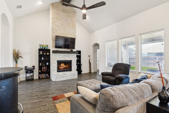 900 E 5 Th St, House other with 4 bedrooms, 2 bathrooms and null parking in Springtown TX | Image 4